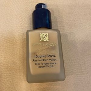 Estée Lauder double wear foundation #2N1